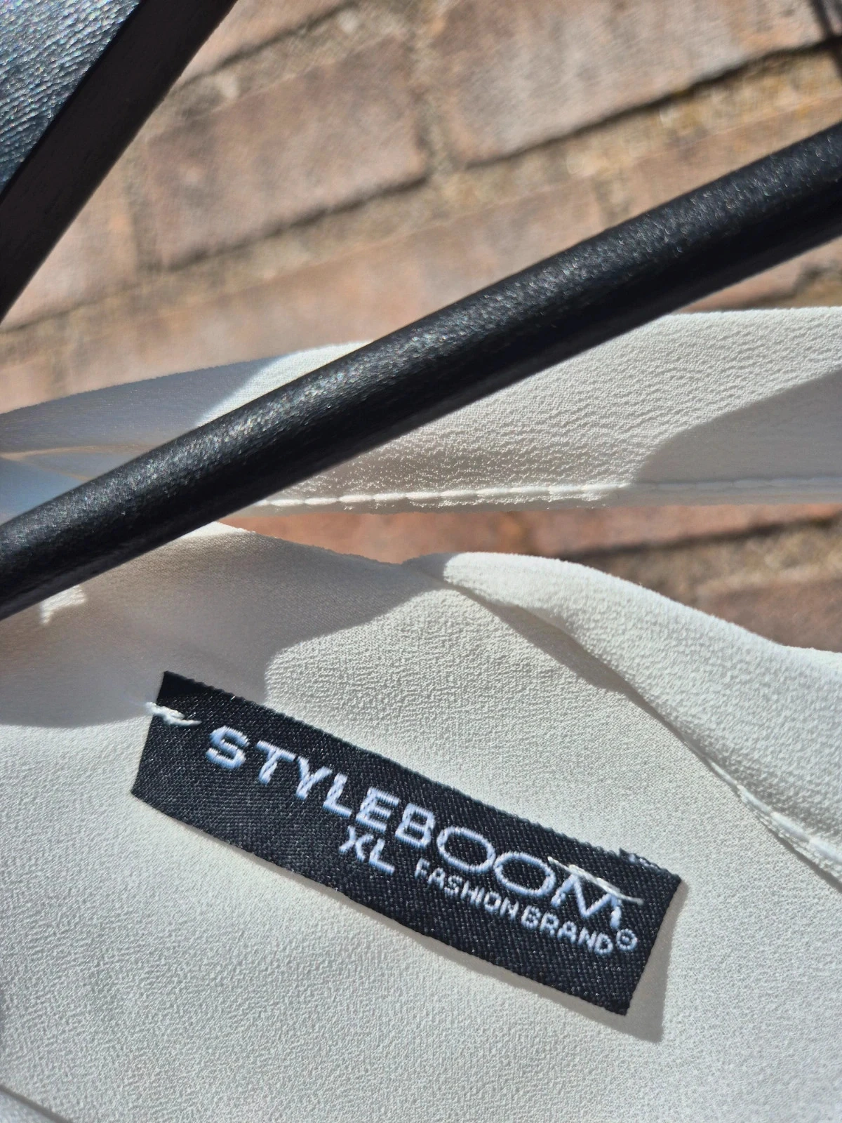 Witte top met ritsdetail en gekruiste bandjes – maat XL – photo 4